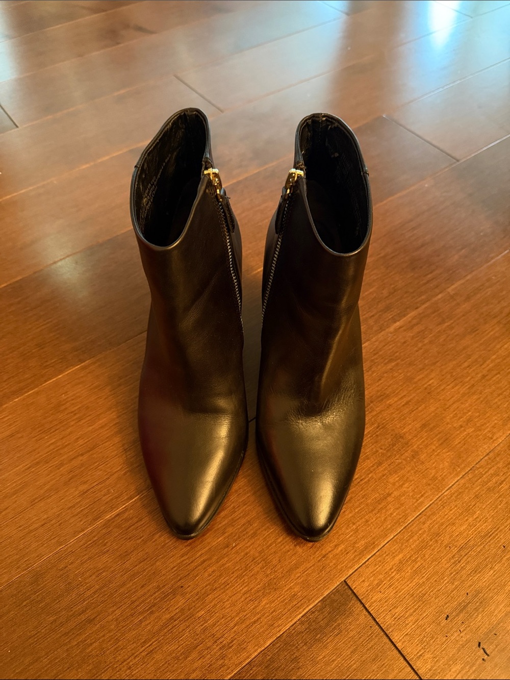 Black Leather Pointed-Toe Ankle Boots - Women's 7.5